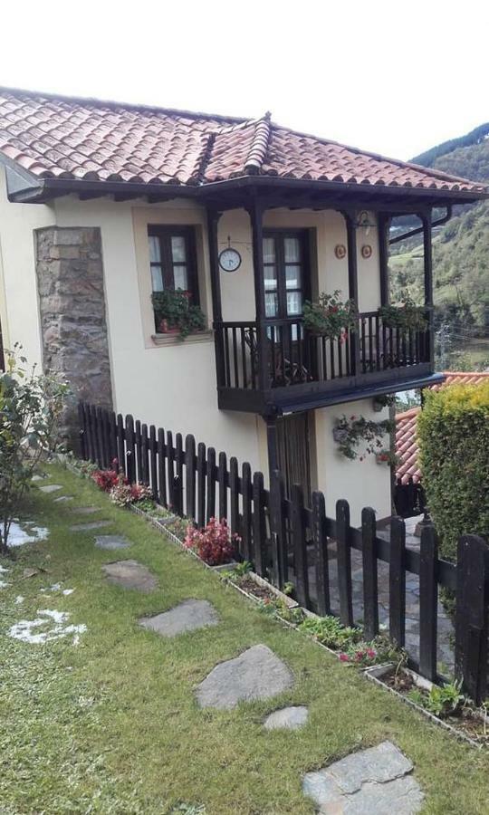 La casina de santulaya Villa Cangas De Narcea Exterior foto